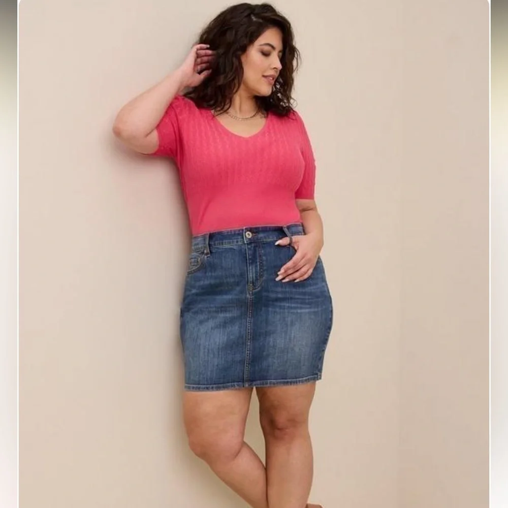 Torrid Mini Denim Straight Skirt Medium Wash Size 24 NWT
